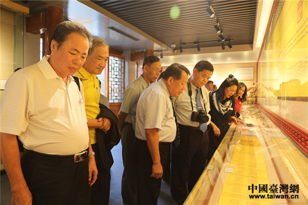 参访团成员参观北京台湾会馆。（北京台联 供图）