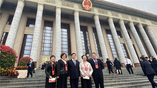 陕西省8位台胞荣获全国台联成立40周年荣誉证章