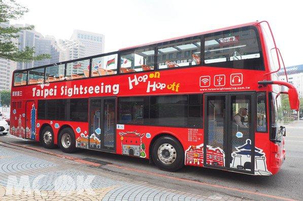 台北市双层巴士上路 两人同行一人免费方案