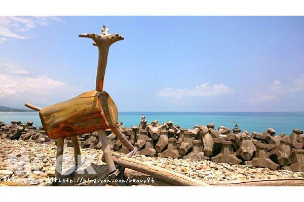 台湾东海岸必拍装置艺术 几米遇上彩绘木头羊